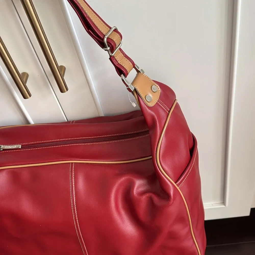 NWT ARCADIA RED LEATHER TRAVEL BAG - Picture 2 of 6